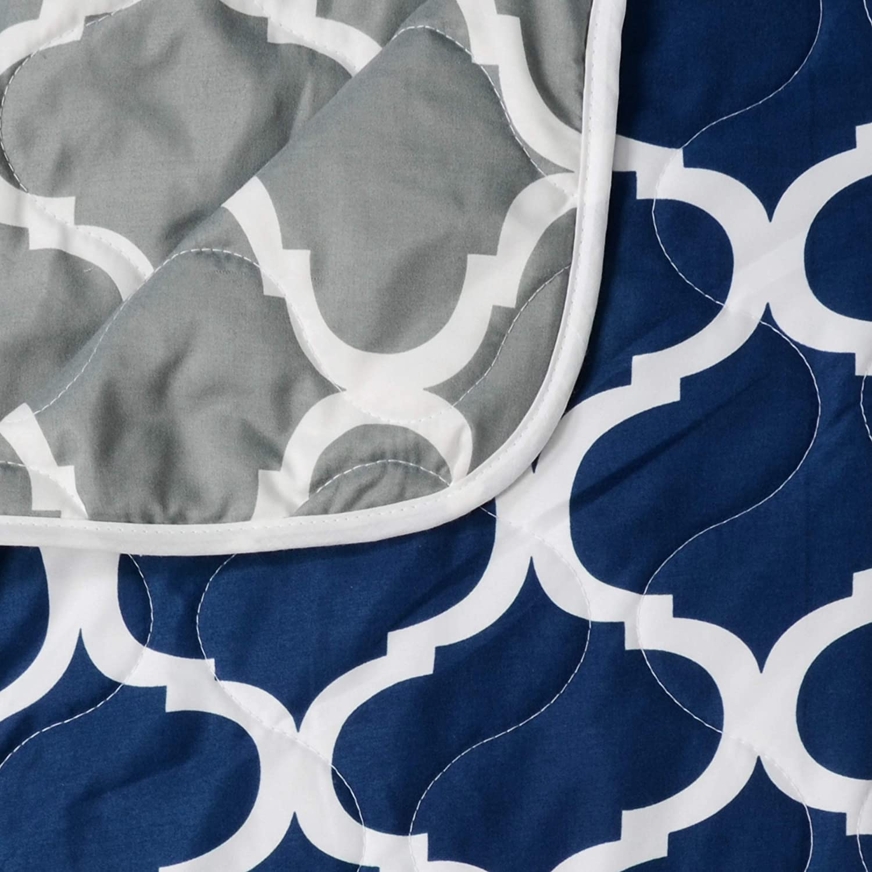 Divine Casa offers a reversible duvet.